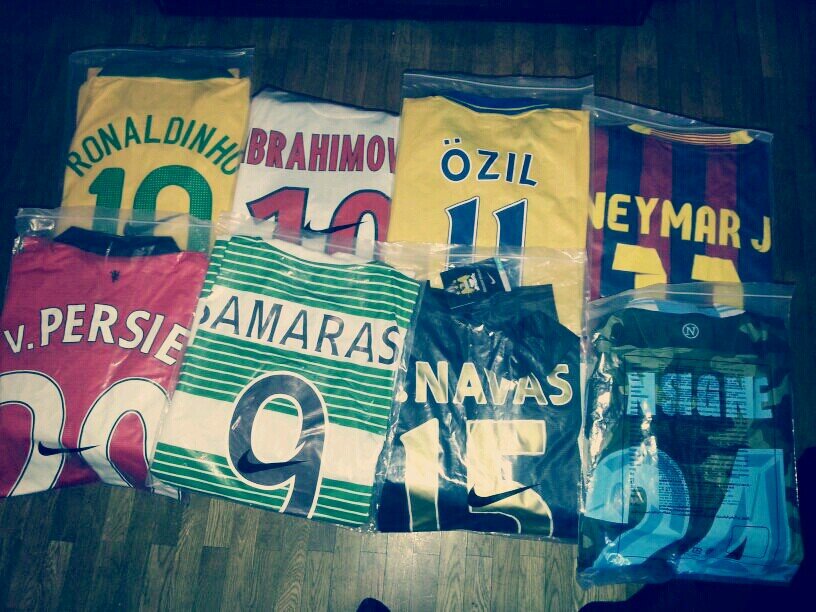 Precios: - Camiseta Equipos (18€) - Camisetas Selecciones (20€) - Camisetas + Pantalon (25€) Y las camisetas serigrafiadas con tu nombre (+3€)