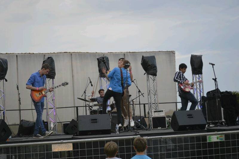 We're a local South African Indie,alternative rock band with a fusion of hip-hop.Booking requires:goldiloxzone1@Gmail.com,like us on facebook,The Goldilox Zone