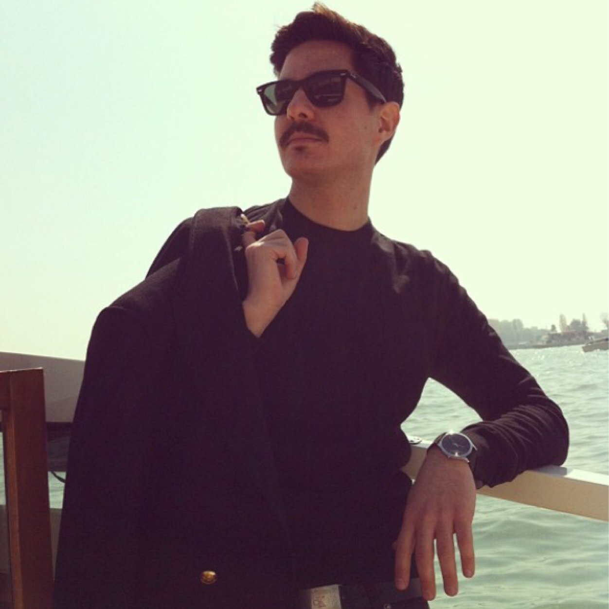 realNob's profile picture. The male fashion world seen through art, photography and culture. Vademecum of authentic Italian style. In the name of class, quality and real elegance.