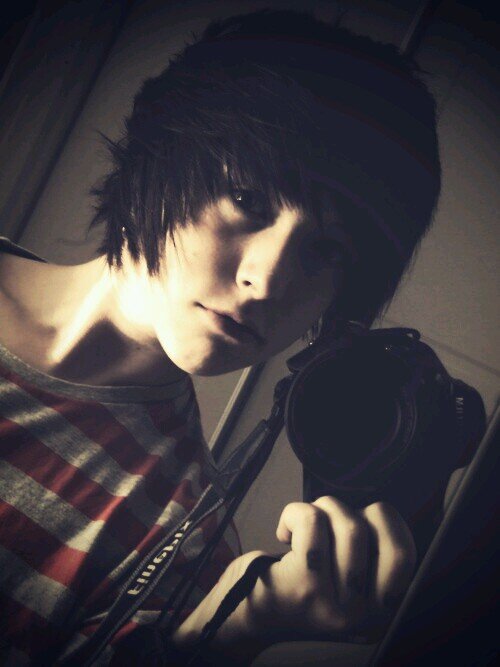 Rebellious 18 year old who likes to party RP/FL