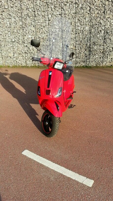 ●16 jaar● 0646834077 ●Vespa S●