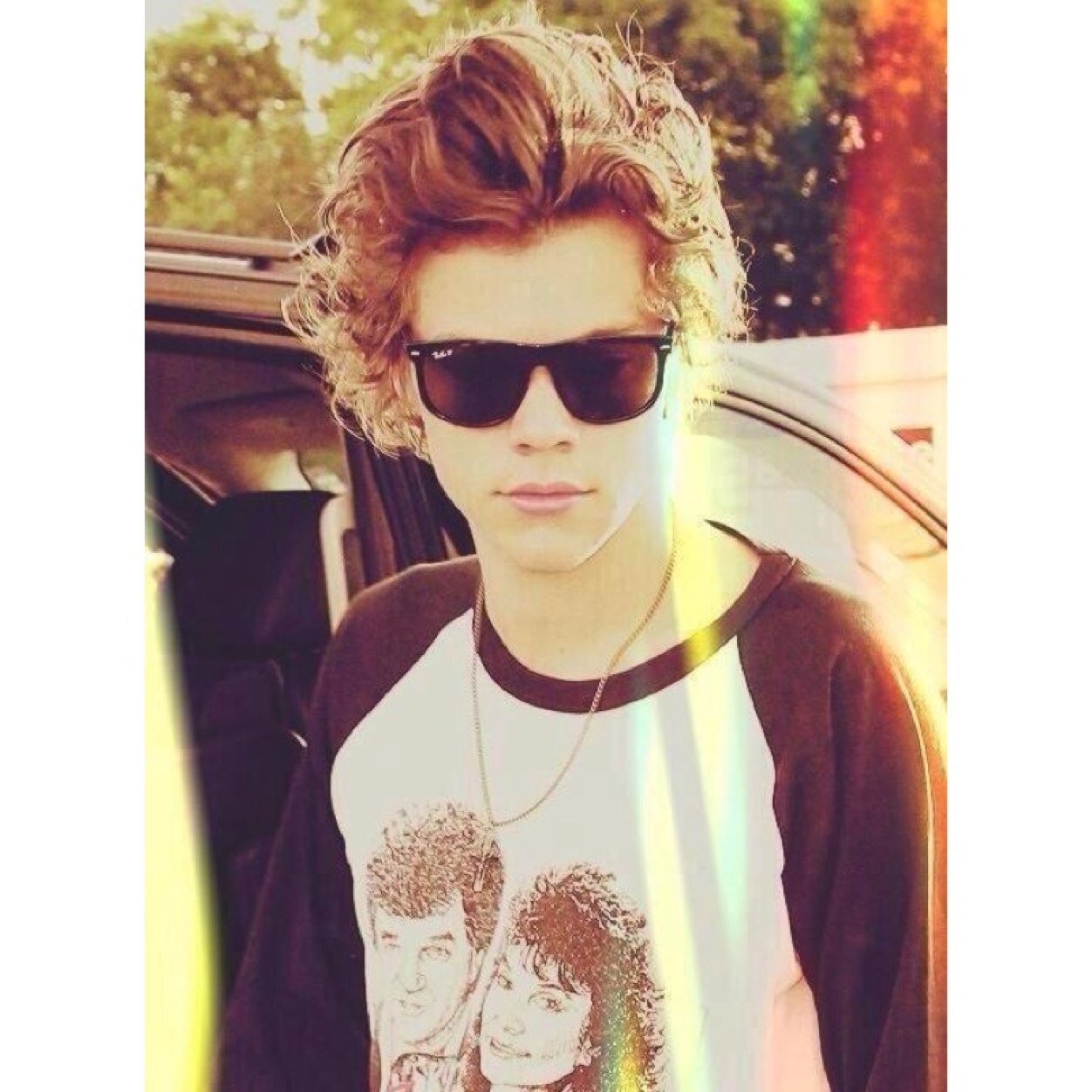DON'T FOLLOW ME! GO FOLLOW @Hazzerty PLEASE ILY