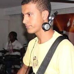 Estudante de Direito, adorador de Deus , Cruzeirense . Toco guitarra e violão para Deus