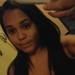 Sou cariosa,amiga,simpatica,companheira,ee um pouco louca! Sou completamente louca pro nx zero,amoo musica! Ee amoo a vidaa! (namoro com jefersson my love)