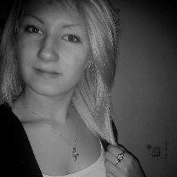 I ♥ those people who can make me laugh during moments when i feel like i can`t even smile