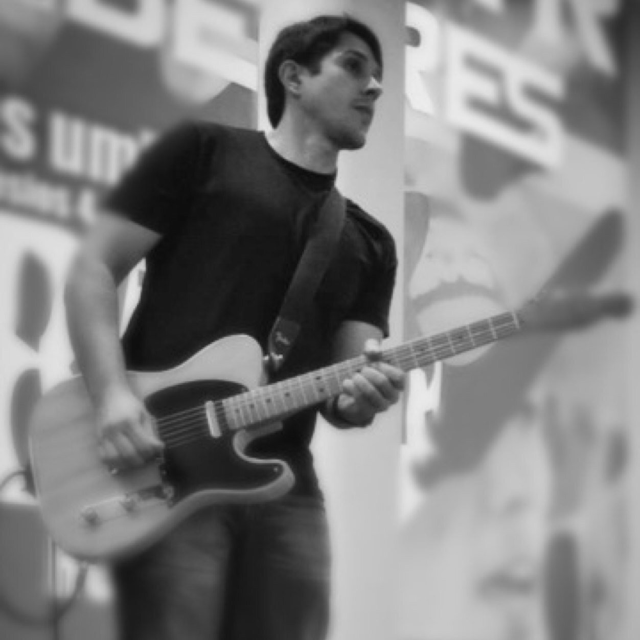 Cristão, guitarrista banda madeiro, eng. agrônomo, cursando teologia...
