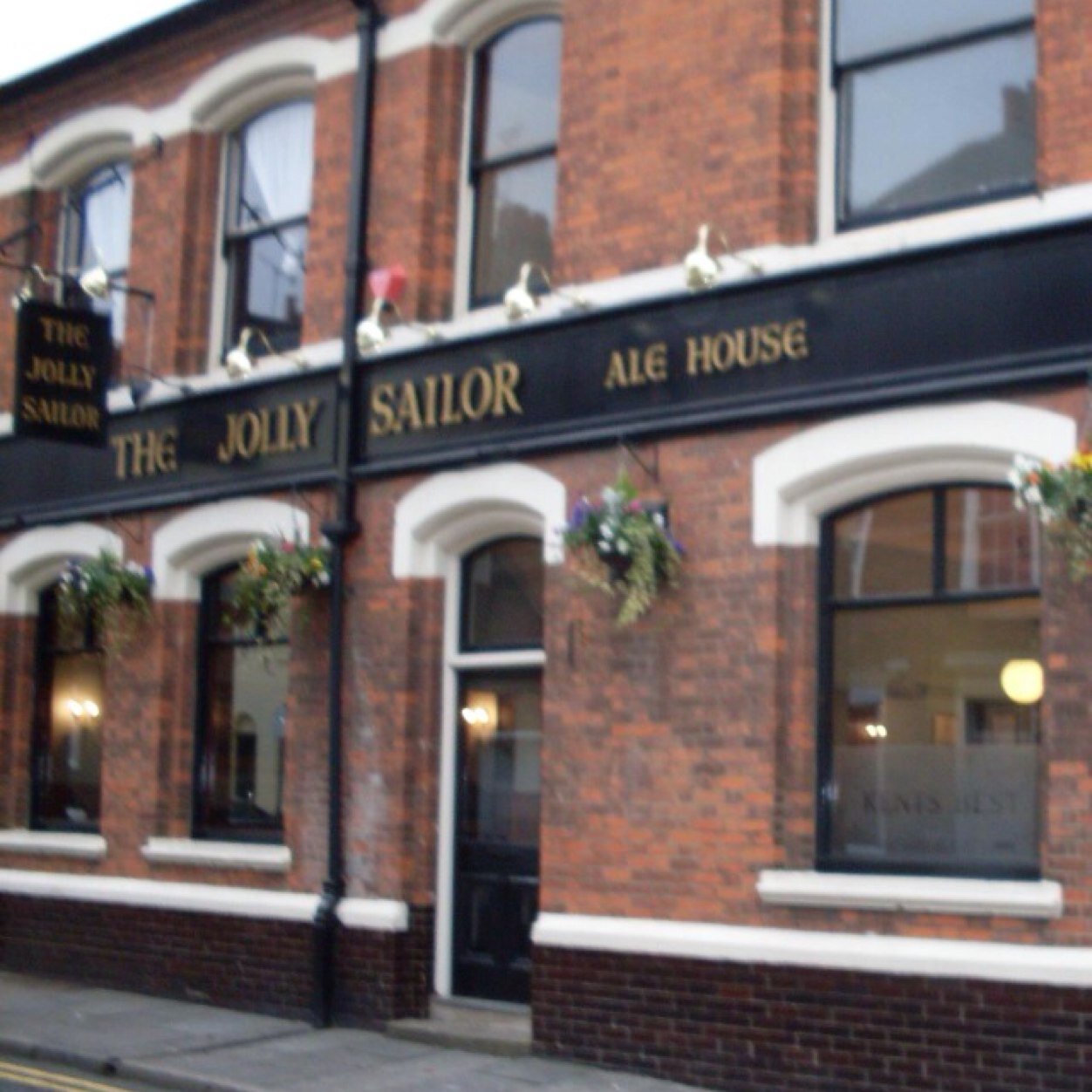 Great drinks, daily sport showings and awesome food! Come on to the Jolly!