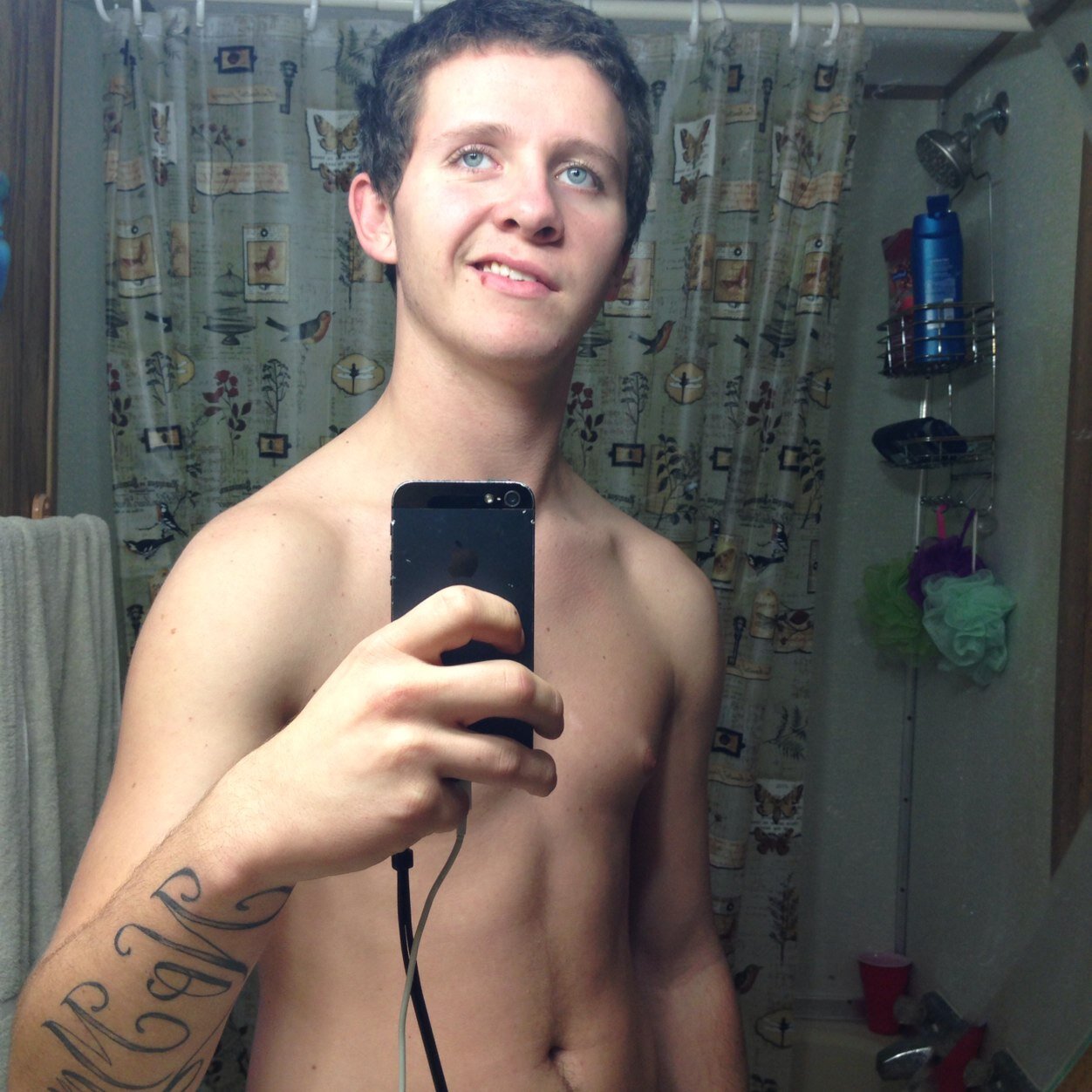 urMomsPimpl's profile picture. 