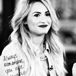 Selena | Demi |  Miley | Bridgit | 1D | Austin | Logan | Apoyar a tus ídolos a través de una pantalla y recibir sus sonrisas como recompensa no tiene precio.