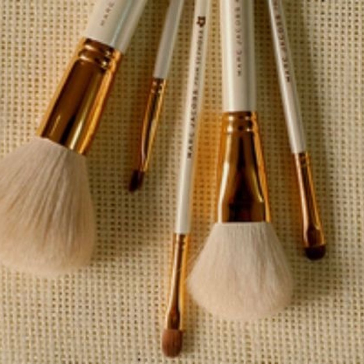 makeuptips2033's profile picture. 