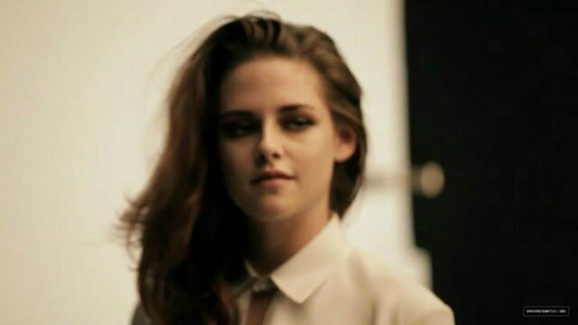 Kristen Stewart is my Queen #Krisbian #Twihard    kik me @ JessieDenDen ***Kristen in a bra and pair of shorts***