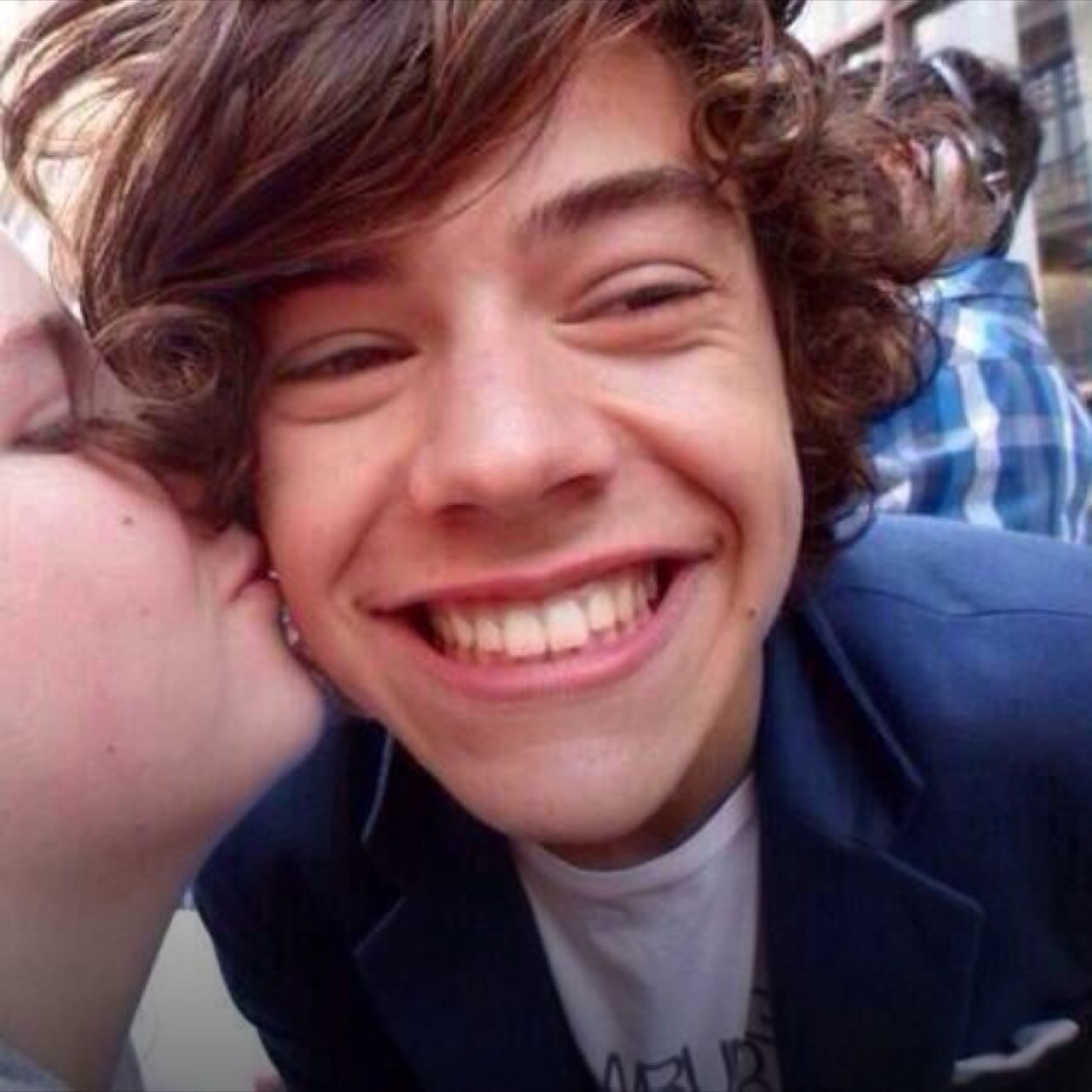 Hello beautiful! GO FOLLOW @haroldement_ THAT FOR A PRANK BBY