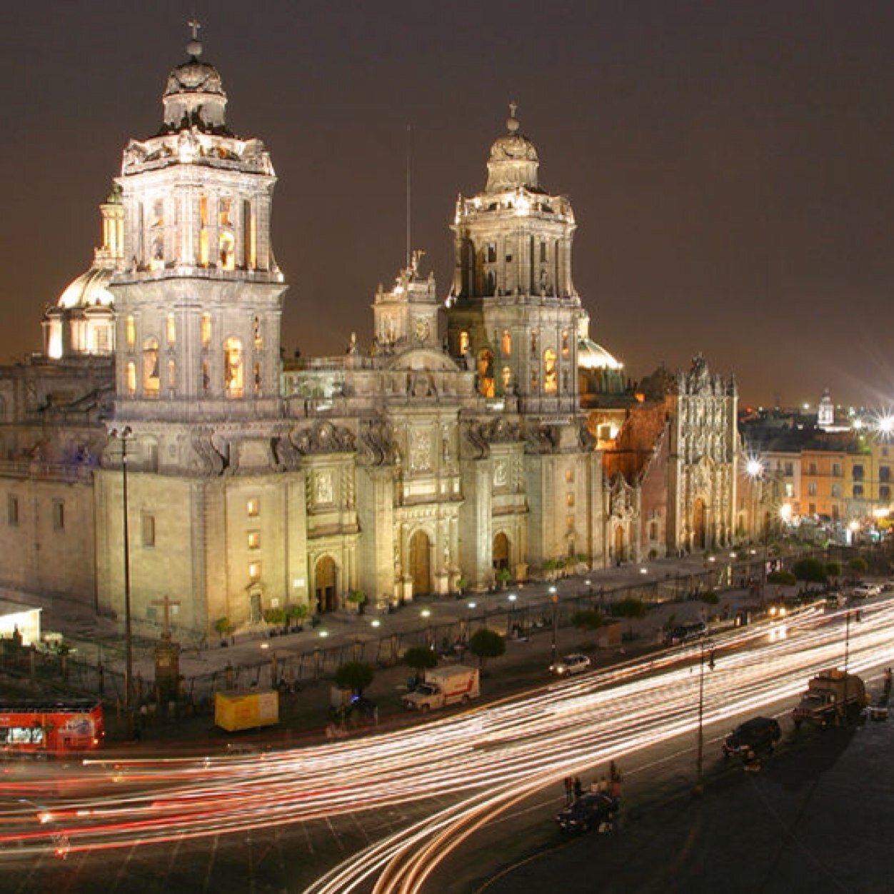 Buscamos dar solución y seguimiento a problemas vecinales, y te damos las mejores opciones para que visites el centro❤️. Instagram: centrohistoricodf