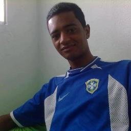 sou um rapaz comunicativo e dinamico,protestante e karismático a procura da paz,amor equilibrio e tolerancia!