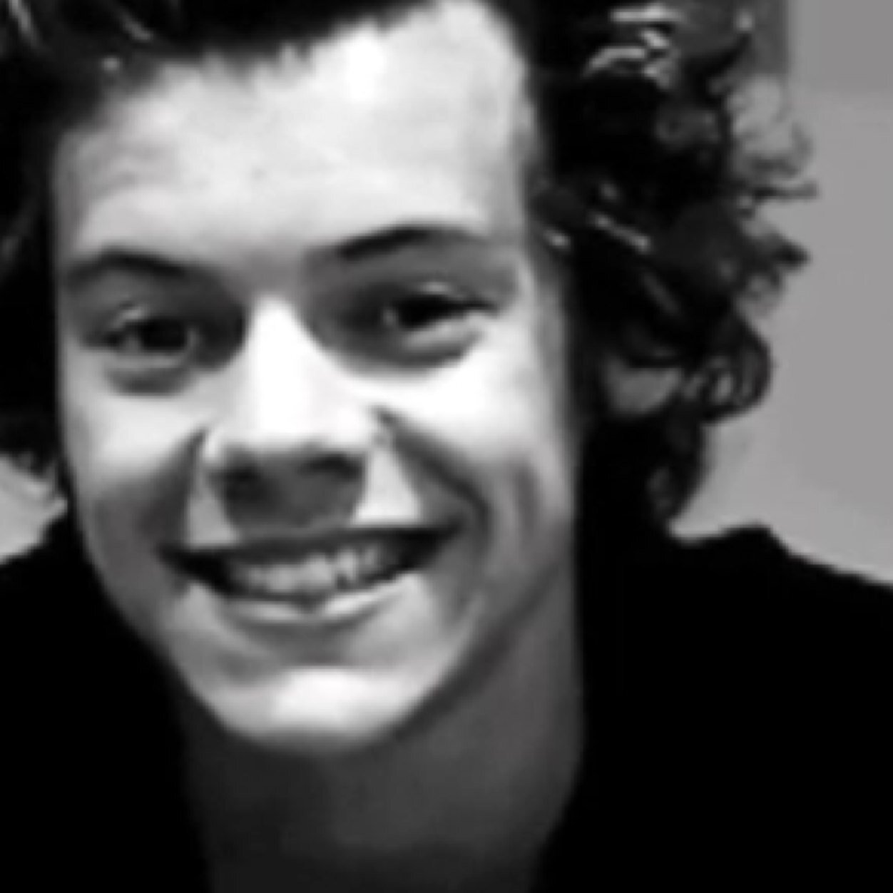 Follow @StrawZarryPie instead of this account please. Thaaaaankks. xx