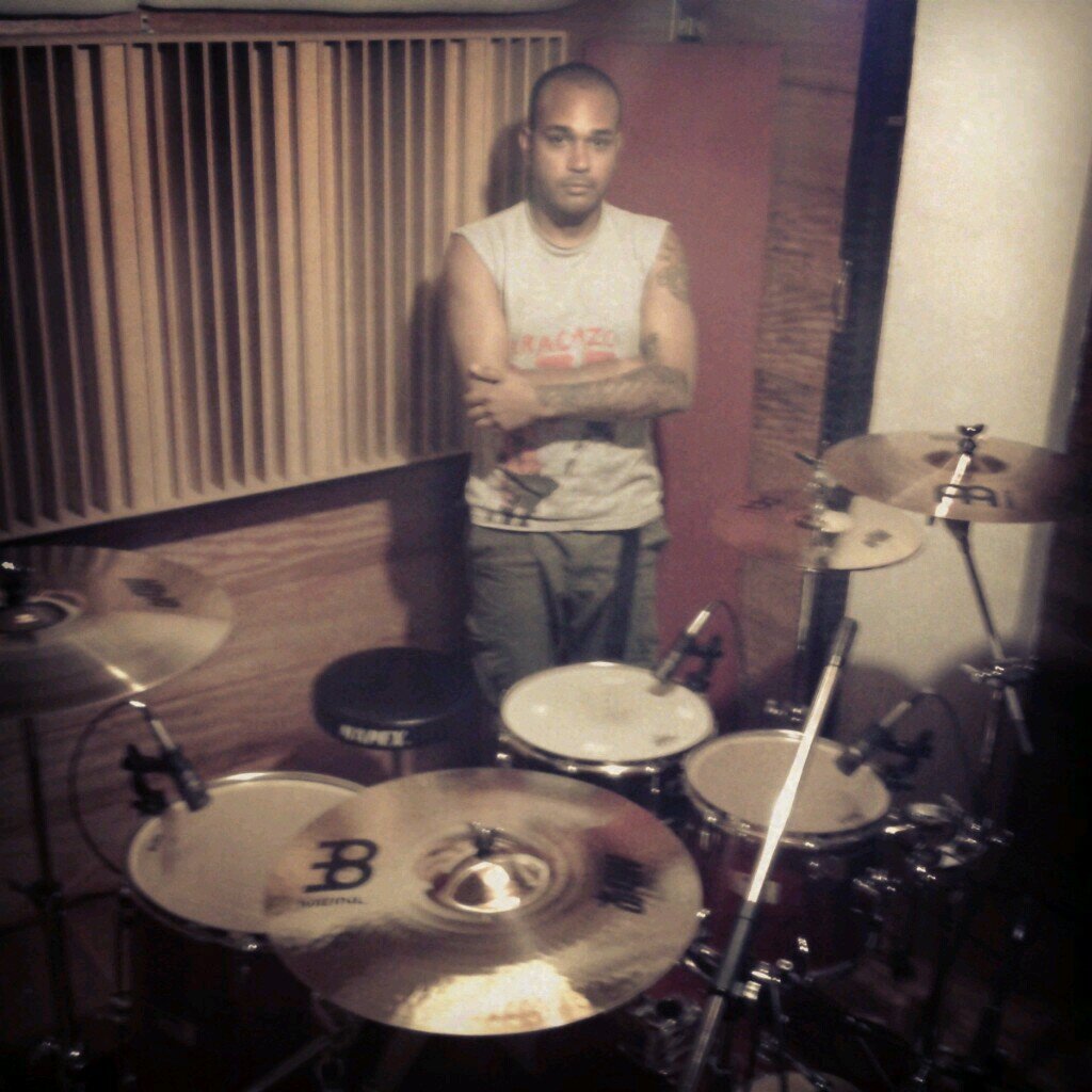Baterista de @A7o_luZ y Fotógrafo.