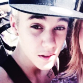 sou fa do justin desde quando ele era branco