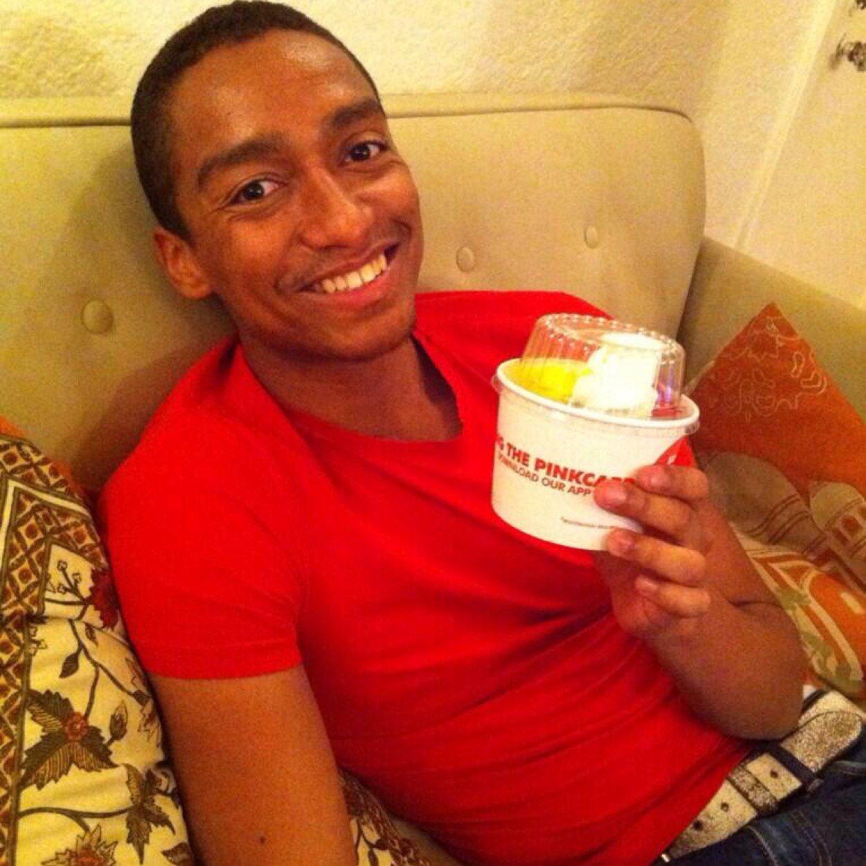 Ashton's the name and eating is my thing! 15 years young and I'm ready to have fun! Currently single and waiting to find my queen.