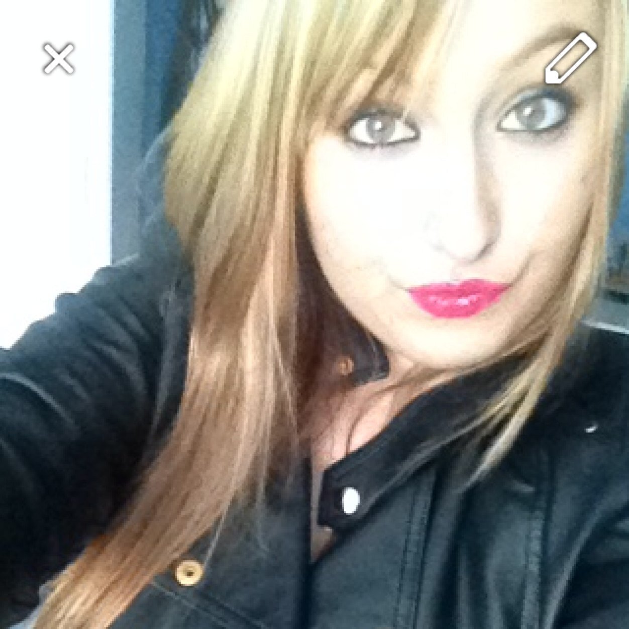 • J'suis pas Française, j'suis Parisienne ❤ Marjorie 02.02.2013❤ #TeamCoiffeuse • #TeamPSG ⚽