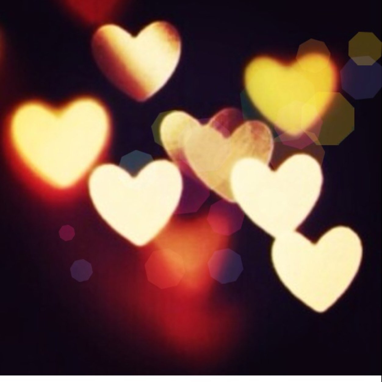 ioveyou13's profile picture. اتمنا ان يجيني المتبعين 5000