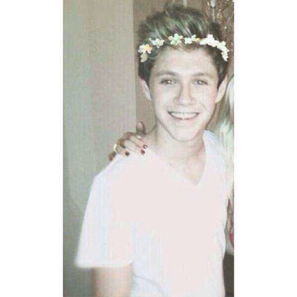follow @tintniall thanks ily