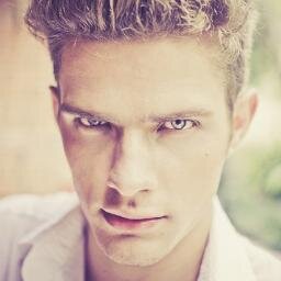 Little white wolf. [22 años] Waiter on the day, wolf at night. Si quieres conocerme háblame. #RolLibre #Wolf
