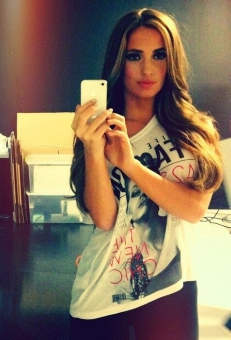 LaineyMatutina's profile picture. If you appreciate her, love her, and respect her, I can almost guarantee that you won't lose her.