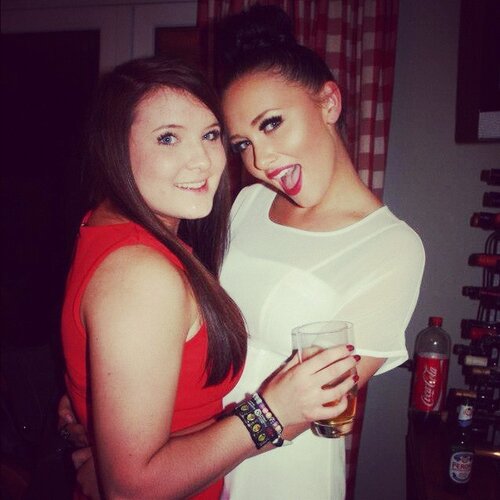 FloretteGunnell's profile picture. I literally have three hair styles: -straight -wavy -homeless