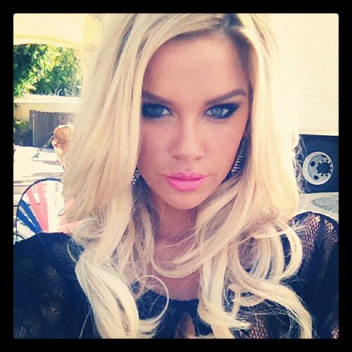 LauriePerrins's profile picture. I love you, you loved me, then you love her, she loves you... Yeah, sounds about right.