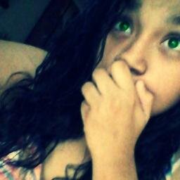 Te parezco fea?
no me mires

Te parezco mala?
no hables conmigo

Te parezco rara?
no te acerques

No me conoces?
no me juzgues