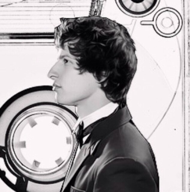 Being an actor is the best thing in the world because I can be weird for money.
[FL/RP]