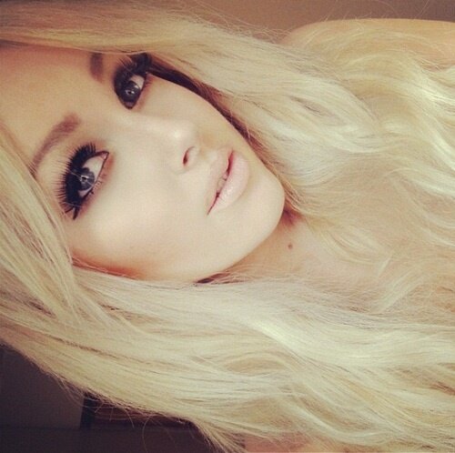 MarinnaAjzen's profile picture. Forehead kisses