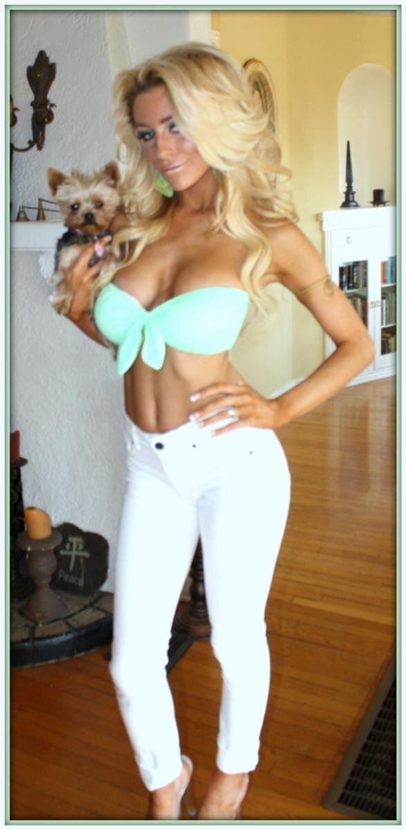 CornelaPimentel's profile picture. There's a reason we're not together, God's still trying to put it in words i can understand.