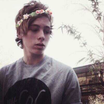 follow @urghhhoran bc she just gave you a free follow! xox