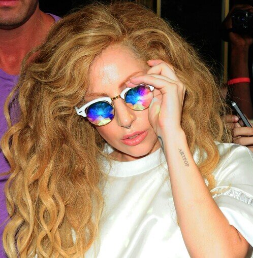 Ü got a free follow 4 being a little Monster :) ♡♥♡  it'd sure be nice if you'd follow my main account @Gagas_Bitch69 thanx