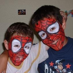 mi vida se resume a: familia, colegas, rap y demas estupefacientes jajajaja