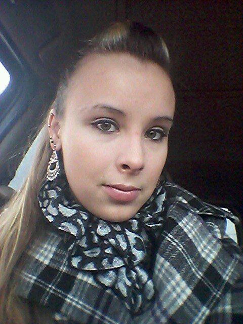 just plain me :) i follow back i dun hate im lovable. come say hi.. #lesbian #swagg #love #realness