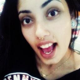 Feia gorda & moro longe.