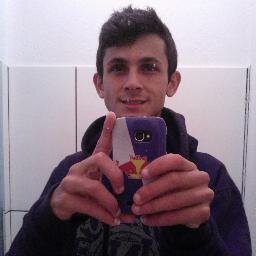 A amizade desenvolve a felicidade e reduz o sofrimento, duplicando a nossa alegria e dividindo a nossa dor.