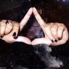 bueno me llamo maria soy de calama chile
me gusta el dubtep que es un genero de musica y soy hipster que significa inconforme :D