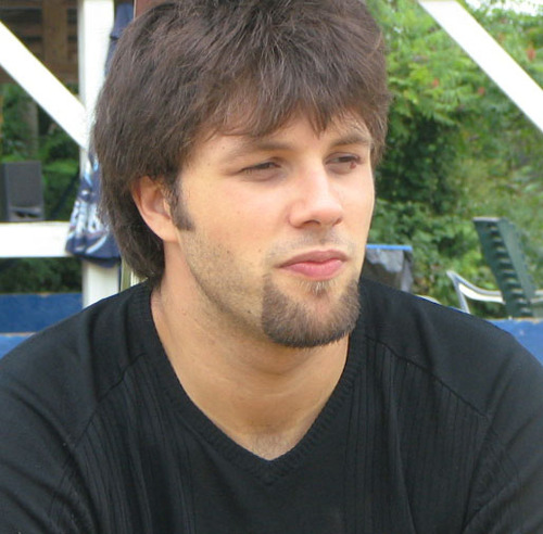 Prodrome77's profile picture. De centre-gauche, refuse le consensus mou! Ex drop-out, mécanicien d'ascenseur. Papa, athée, épicurien, geek, hédoniste, libertin kinky assumé & échangéliste.