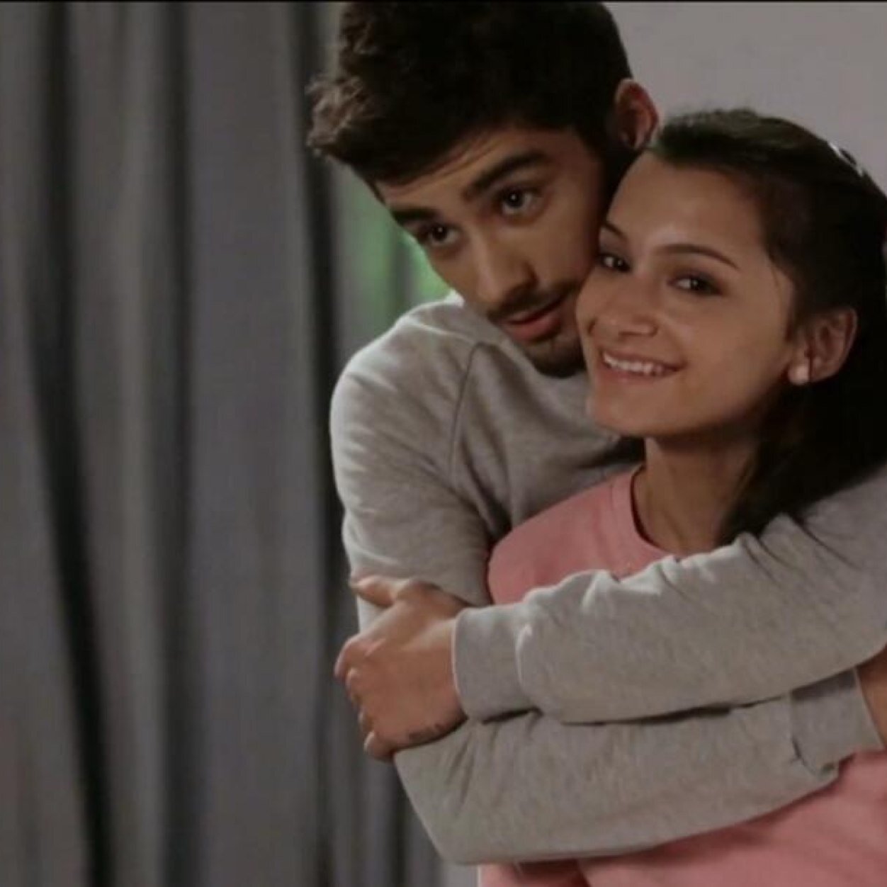 I'm Waliyha. Zayn's little sister. Single bi