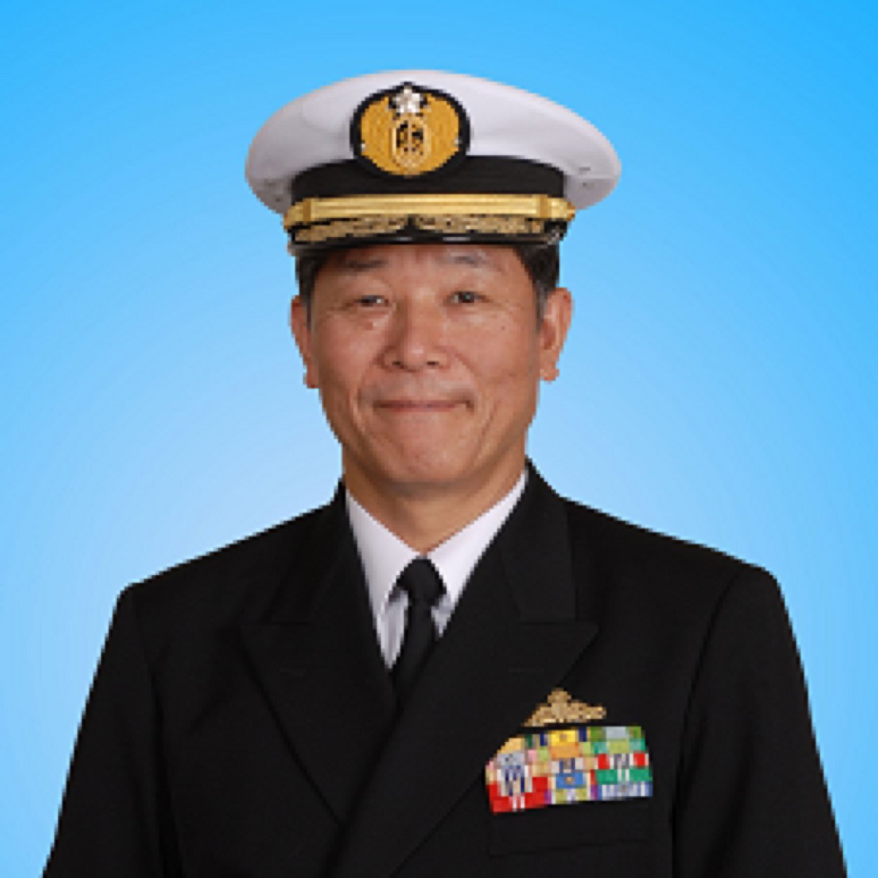 第41代自衛艦隊司令官の松下 泰士です。自衛艦隊司令官は、とても忙しいです。河野 克俊 海上幕僚長の席を狙っていますよ。お酒が、好きです。タバコは、すいませんよ！よろしくお願い申し上げます。