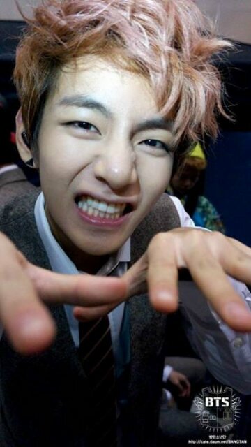 안녕하세요^^ Thanks to follow me 만나서 반가워요^^ • Official boyfriend of kim taehyung bwibwibwi kekekekeke