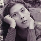 Ilustradora, Artista Plástica y Docente. Mamá de dos niños, un perro, un gato y dos cobayas y novia de un francés insoportable.