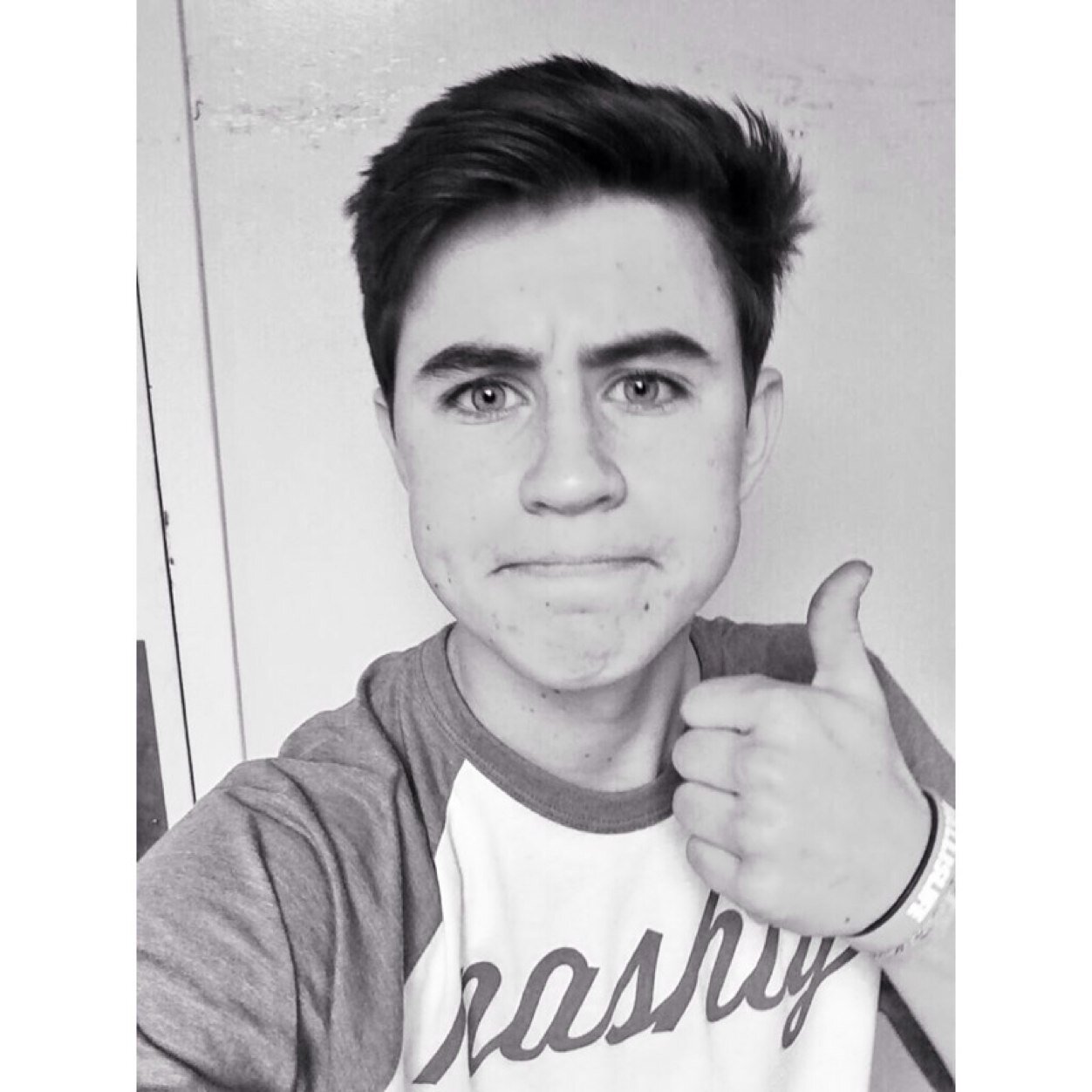 @nashxbae backup account//so i can see my timeline if i deactivate/get hacked