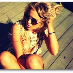 lolirussell's profile picture. Mi vida es como un videojuego, toco un boton y tengo lo que quiero.  ~Satan is waitin