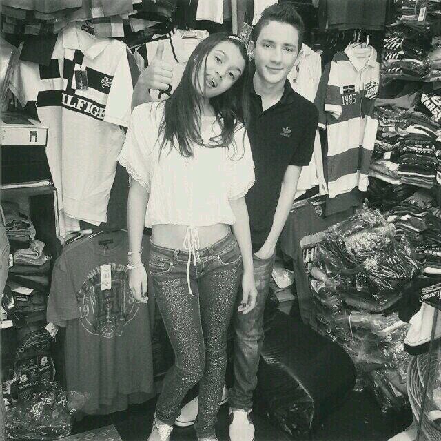 PERFECTOS MOMENTOS A TU LADO LLENOS DE SONRISAS Y FELICIDAD INFINITA... ILOVEYOU MY LOVE♥ ATT VICTOR VARELO!!!