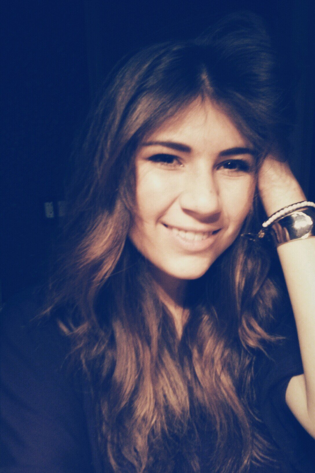 isahhbel's profile picture. resident meme queen