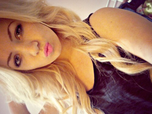 SiobhanBogue's profile picture. She's type of girl that can be so hurt but can still look at you & smile.